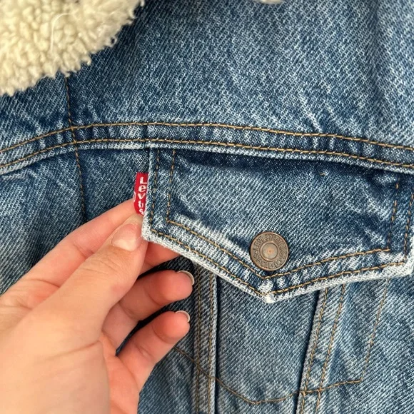 Levi’s Sherpa Trucker Jean Jacket - Picture 3 of 7